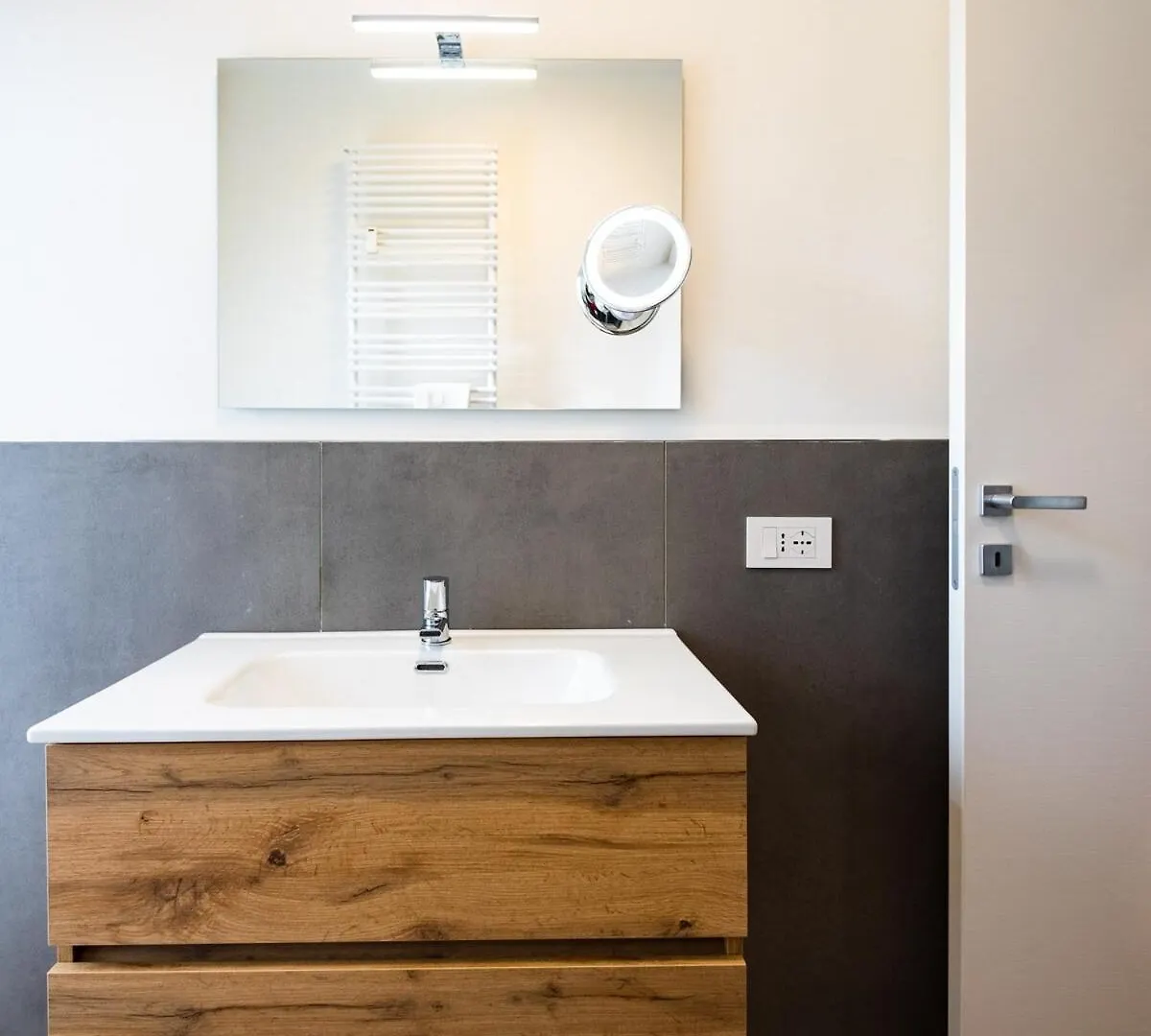 Apartment Modern Grey Flat In Verona