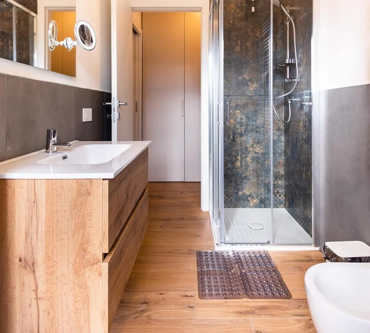 Modern Grey Flat In Verona 0*,